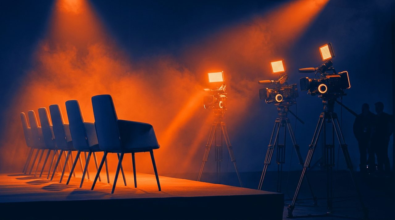 Panel filmé multi-intervenants : la méthode plateau Pantome